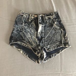 Acid wash denim shorts(stretchy)